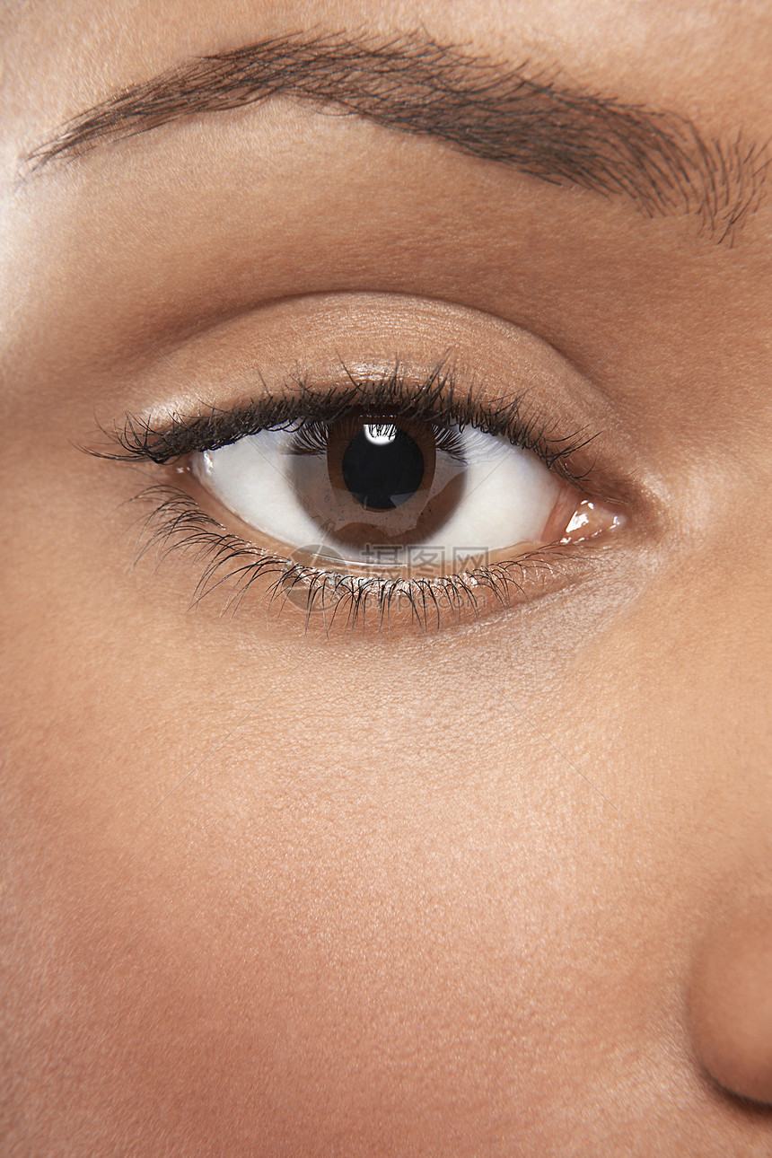 非裔美国女性美丽眼神的宏观图象图片