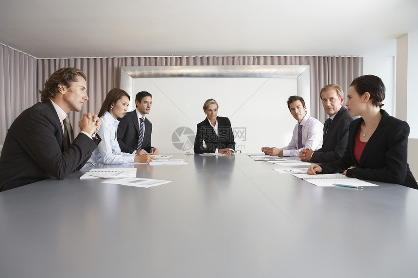 会议期间 在会议室的商界人士会议图片