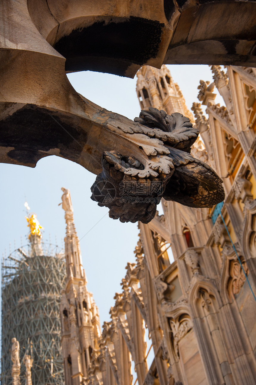 意大利Milan Duomo的详情雕塑古列风景全景石峰纪念碑大教堂雕像教会艺术图片