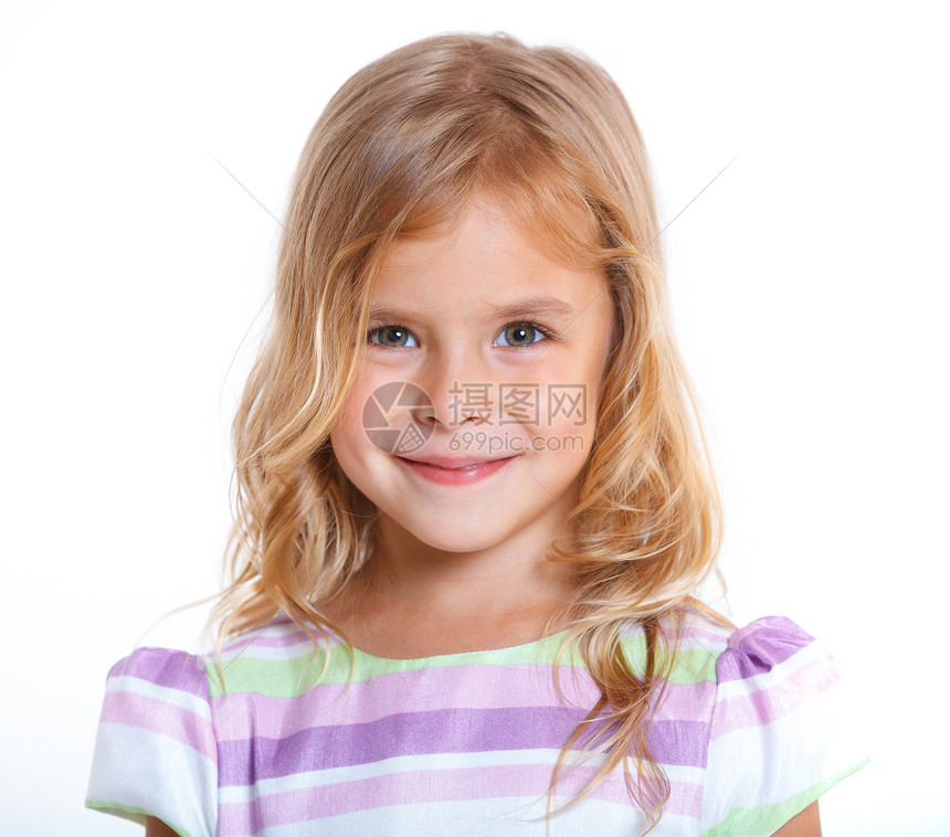 纵向小女孩微笑孩子头发白色女孩快乐相机童年喜悦金发图片
