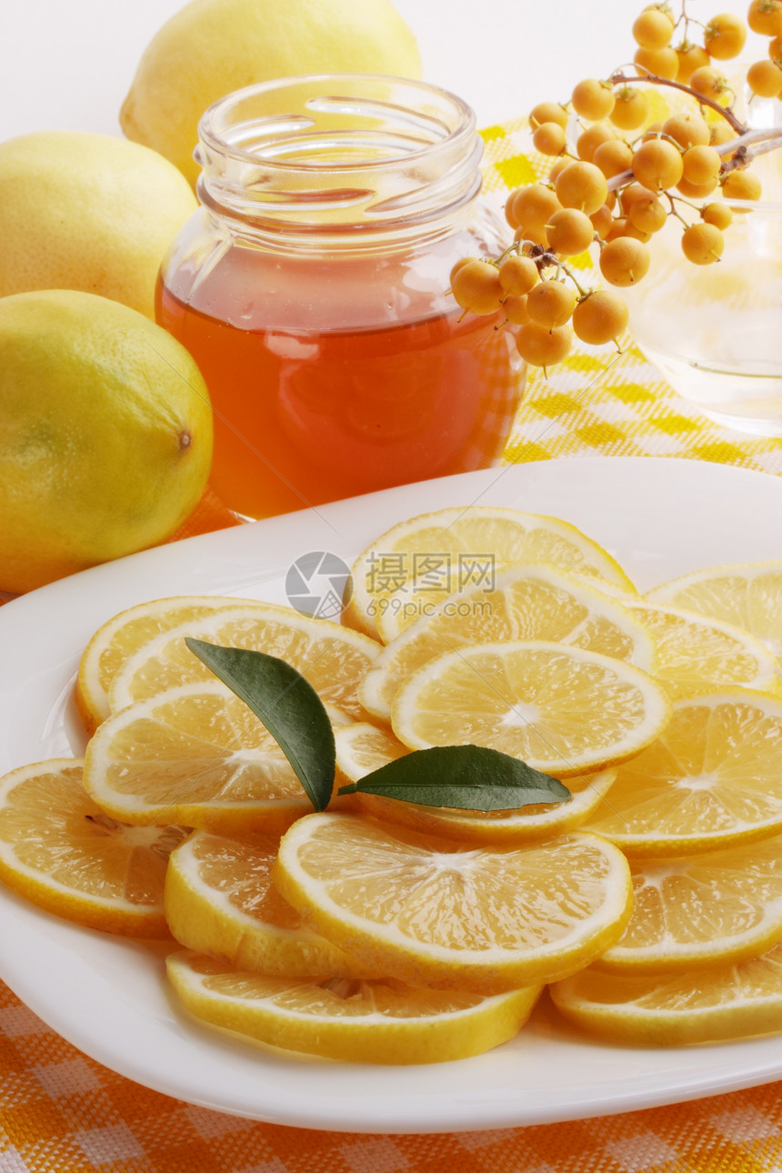 蜂蜜和柠檬在盘子上图片