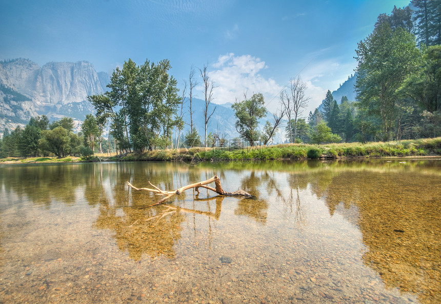 Yosemite 河流视图图片