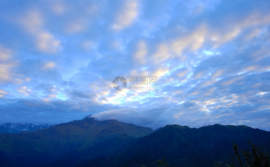 Annapurna山的景象 前往基地营地保护区蓝色高度风景树木冰川农村森林天空旅行旅游图片