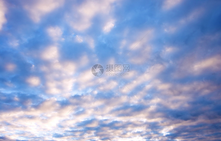 天空的阳光光线和云彩生态射线气象风暴蓝色季节宗教臭氧气候晴天图片