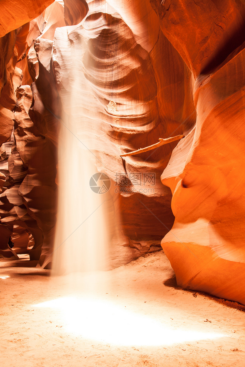 蚂蚁峡谷岩石海浪橙子洞穴灯光旅游场景假期石头黄色图片