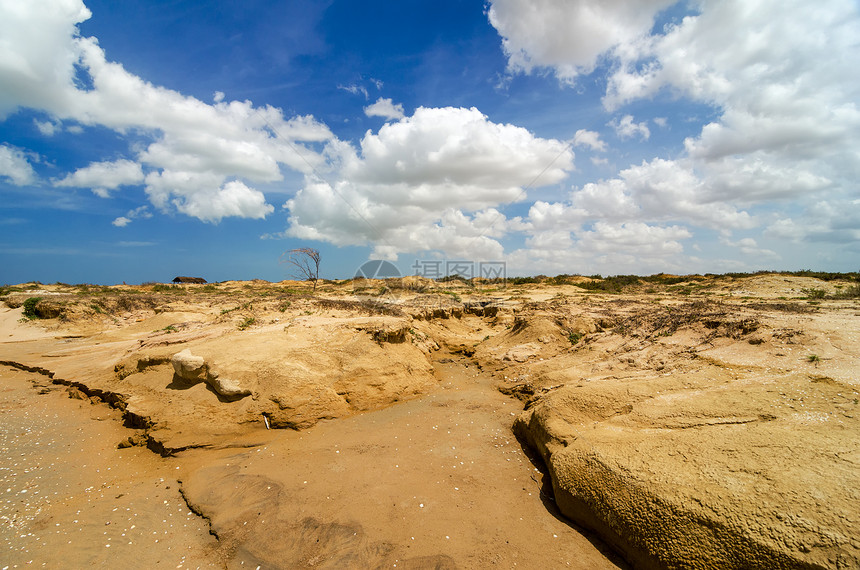 干旱沙漠景观地平线地球场景蓝色岩石农村天空国家旅行环境图片