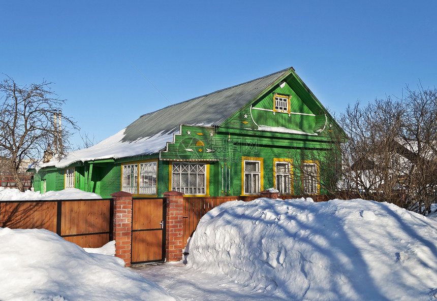 冬天的绿木屋图片