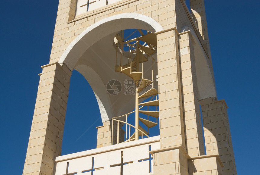 贝尔塔教堂蓝色天空建筑宗教阳光建筑物石头螺旋楼梯图片