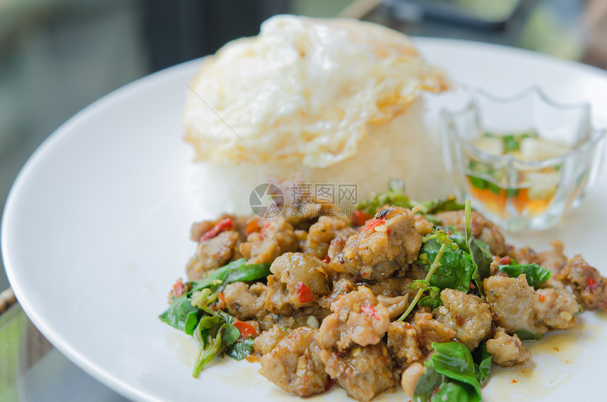 亚洲食物辣椒胡椒盘子蔬菜猪肉营养油炸美食图片