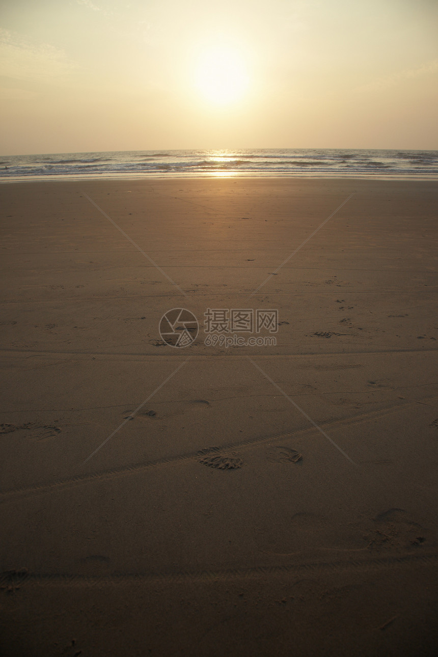 海滩假期海岸线嘉年华地平线海洋旅行海浪阳光海岸日落图片