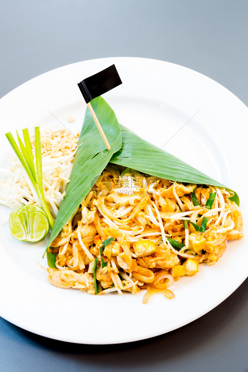 办公用地 thai绿色油炸软垫盘子面条美食午餐食物柠檬花生图片