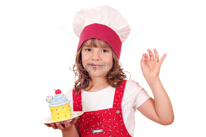 小女孩用蛋糕和手印做饭图片