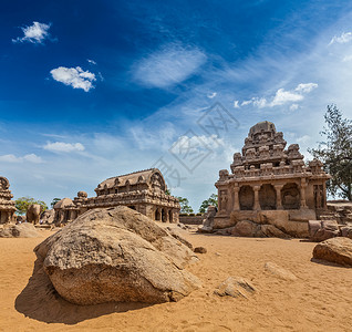 达罗毗荼建筑岩石切割雕像的高清图片