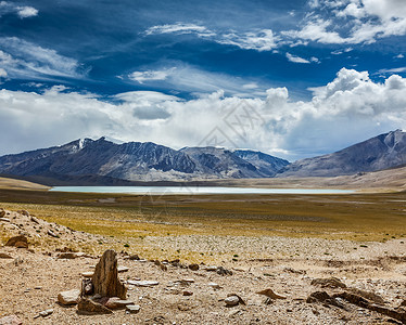 丹噶尔喜马拉雅湖拉达赫山脉风景背景