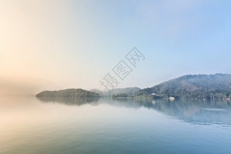 日月月湖风景旅游森林太阳反射场景天堂天空爬坡旅行背景图片