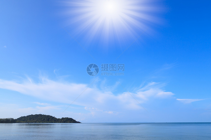 蓝色天空 有云阳光臭氧太阳环境风景爬坡射线气候气象海洋图片