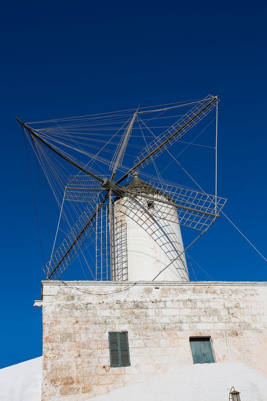 风车旅行太阳建筑房子蓝色建筑学假期海滩古董天空图片