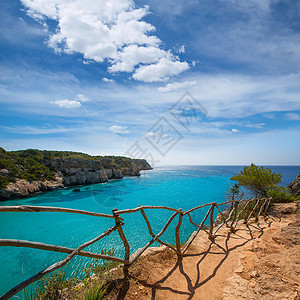 透明栅栏素材松绿的Balearic地中海天空蓝色海景悬崖支撑岩石观众地标凉亭石头背景