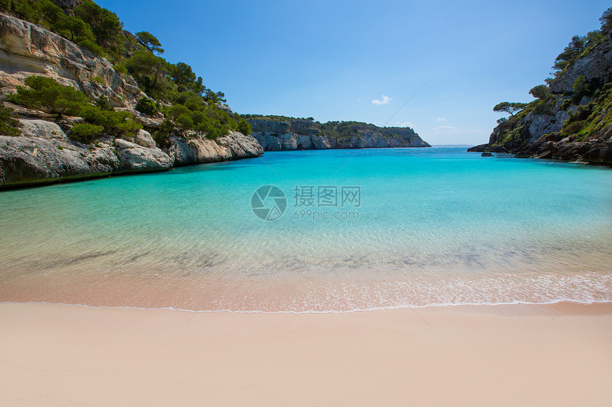 巴利阿里群岛Menorca的蓝色地标海景海岸线海岸海滩海洋晴天石头岩石图片