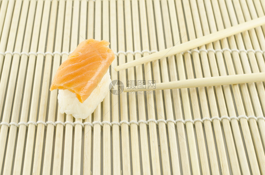 Sush 新鲜日本传统食品熏制文化寿司用餐食物小吃美味饮食午餐大豆图片