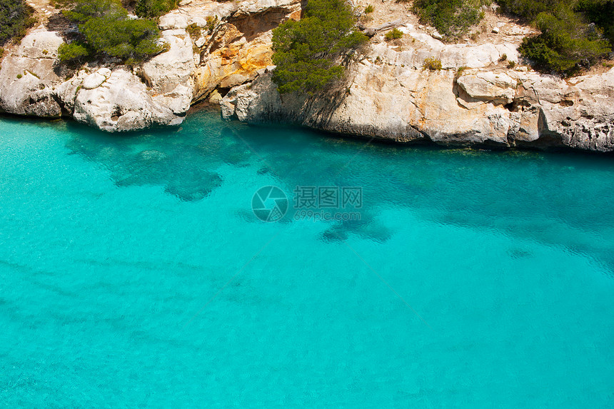 松绿的Balearic地中海天空晴天岩石海滩支撑地标旅行太阳海岸假期图片