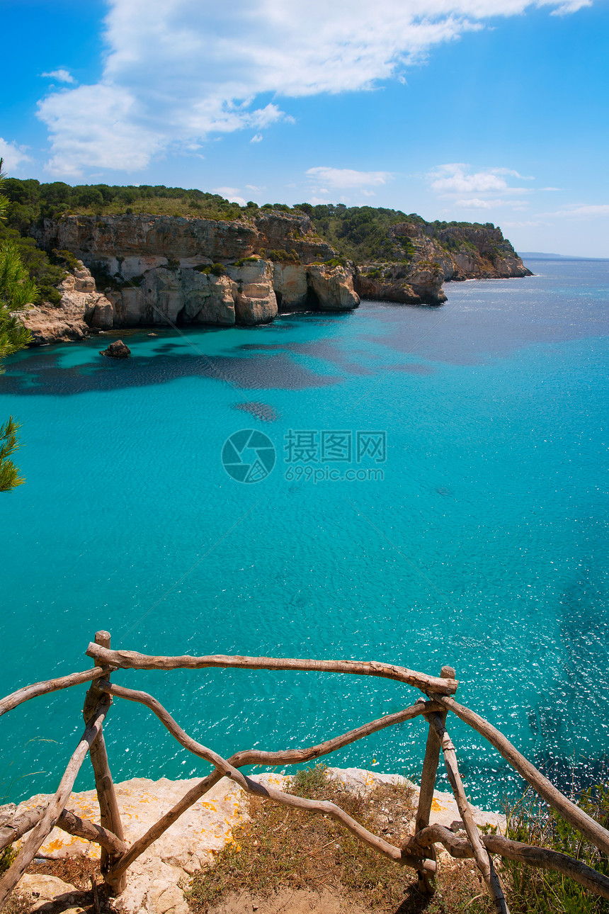 松绿的Balearic地中海海岸线观众天空悬崖石头假期支撑蓝色海滩太阳图片