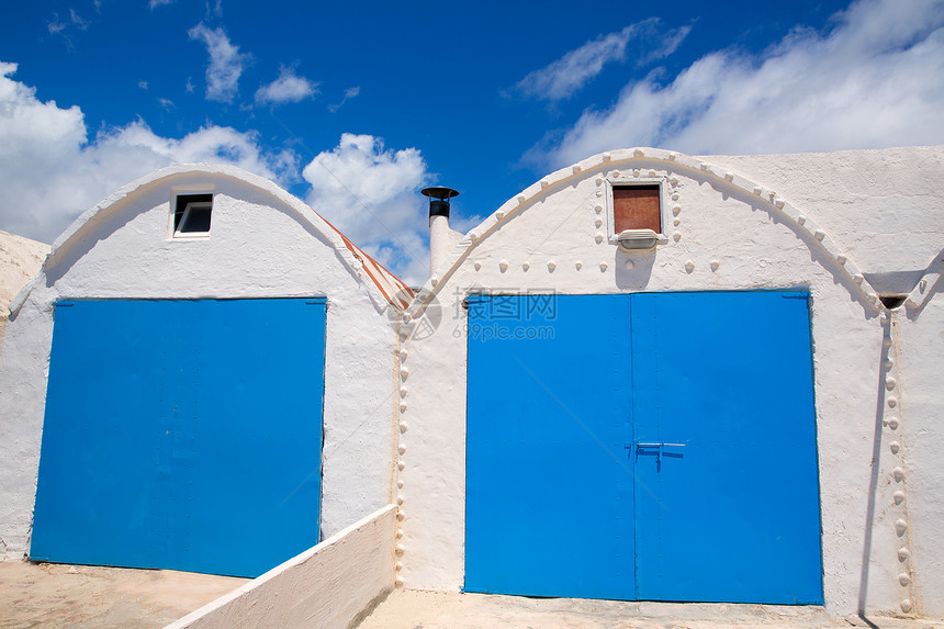 地中海白面住宅晴天烟囱天空旅行别墅旅游蓝色村庄粉饰图片