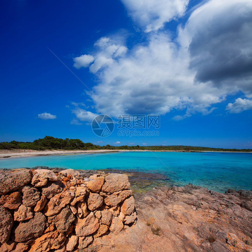 Ciutadella岛的海滩石头海景地标岩石石工海洋支撑晴天海岸海岸线图片