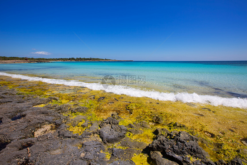 Ciutadella岛的海滩波浪石头天空旅行海景蓝色海岸晴天海岸线太阳图片