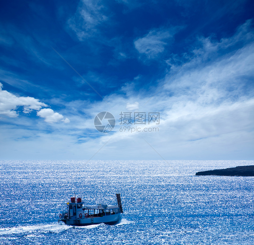 Ciutadella岛的海滩太阳旅行血管蓝色天空晴天天堂地标海岸线波浪图片