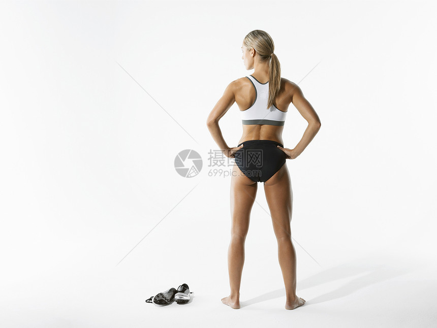 女运动员站立后视图片