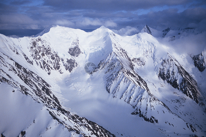 雪覆盖的山脉场景土地山腰荒野全景山链风景自然世界寒冷地形图片