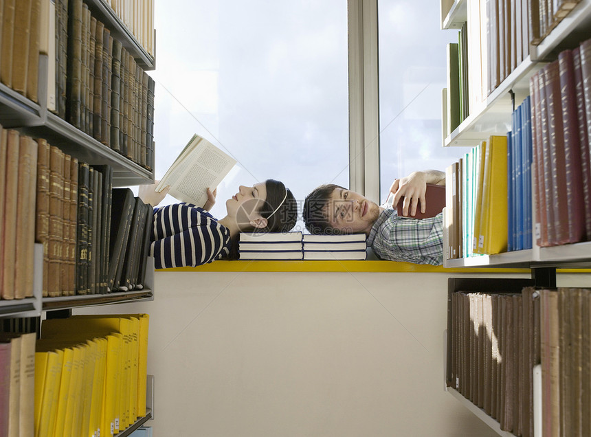 图书馆中两院学生阅读情况图片