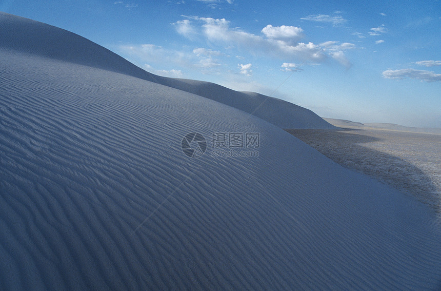 波纹沙丘涟漪白色地平线气候目的地场景旅游沙漠丘陵图片