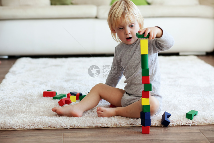 托德勒玩木块游戏地毯金字塔积木砖块育儿房间女孩地面行动玩具图片