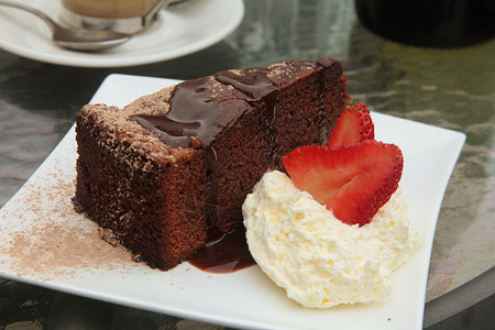 巧克力蛋糕甜点餐饮灰尘奶油食物蛋糕片工匠蛋糕服务食品背景图片