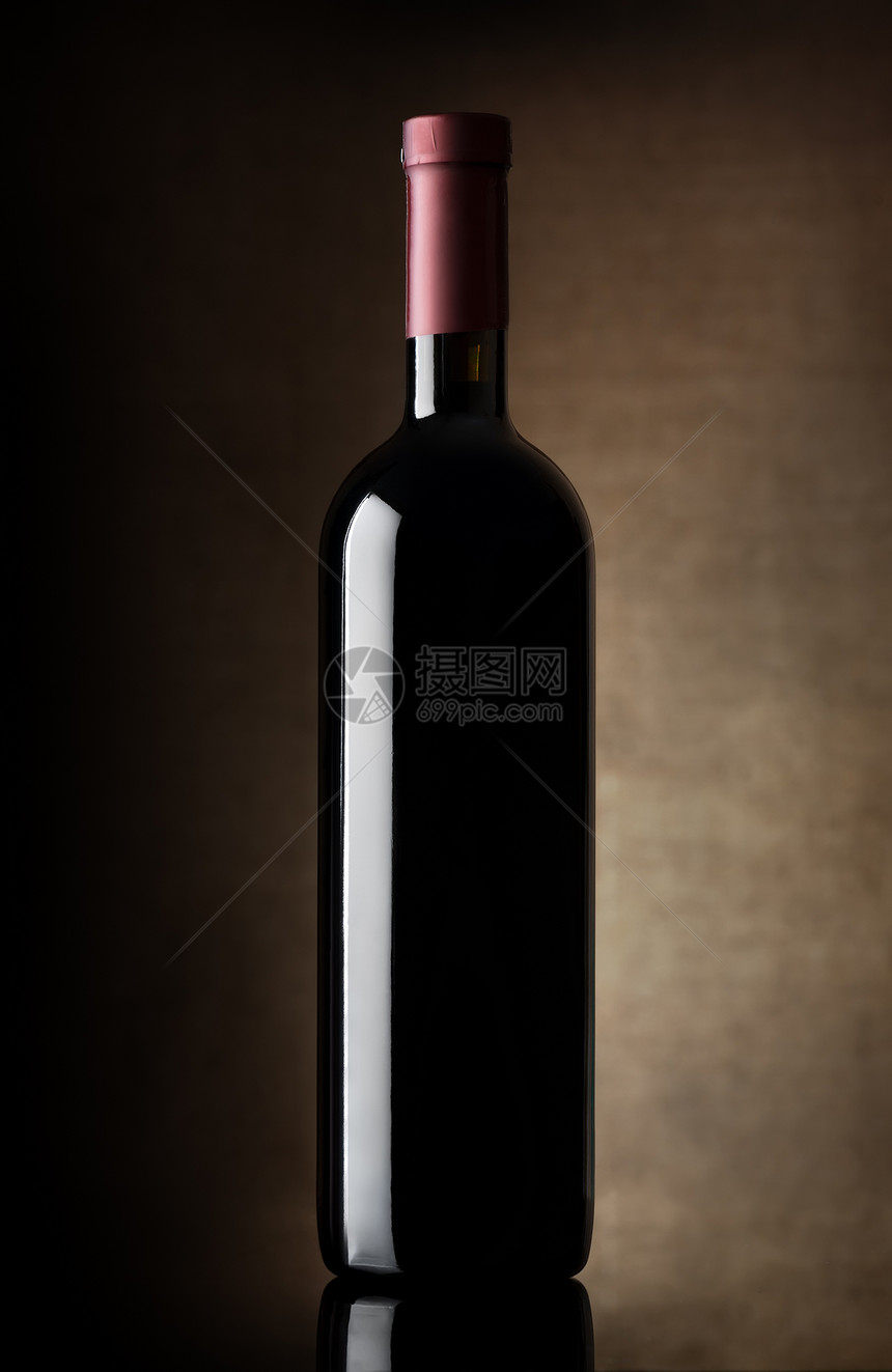 黑酒瓶红酒饮料酒精背景棕色黑色酒瓶瓶子液体麻布红色图片