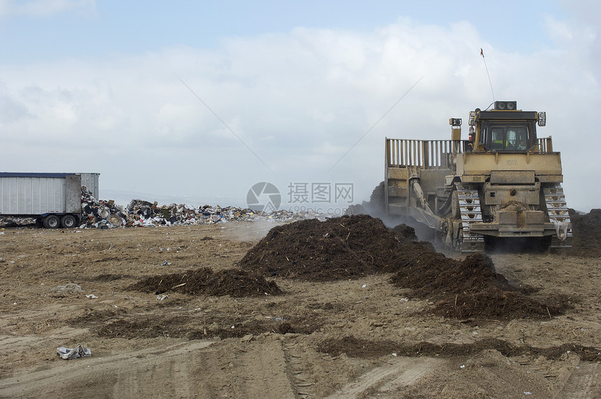 垃圾填埋场挖掘机装载机图片