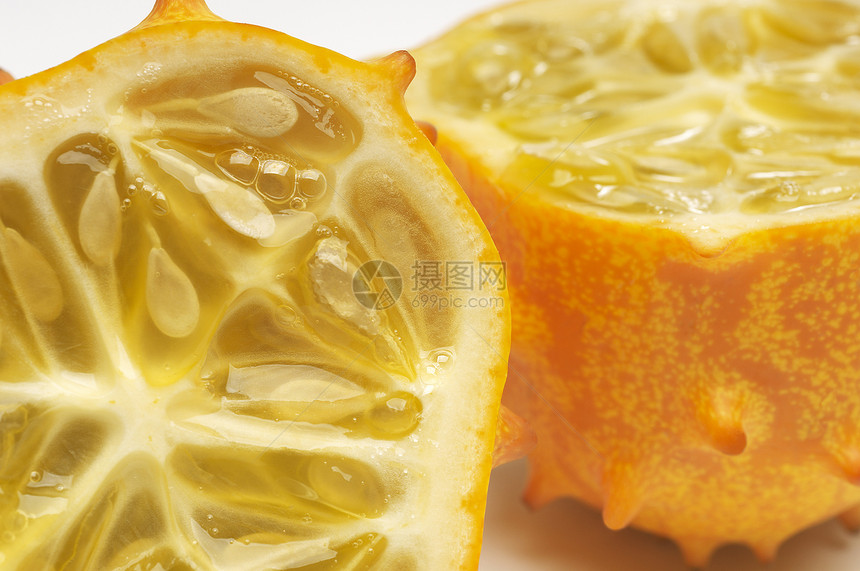 特写白底孤立的基瓦诺水果(Kiwano)图片