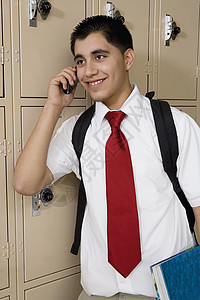 校锁使用手机的高中男高校男孩高清图片