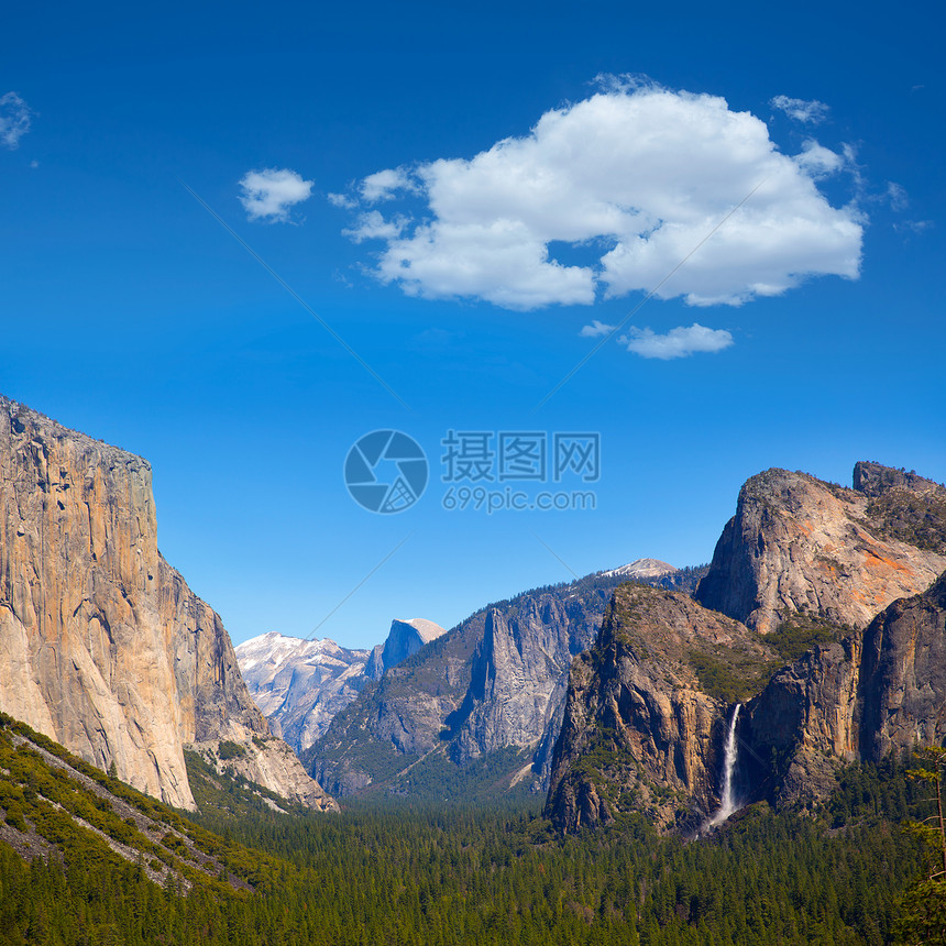 加利福尼亚的和半穹顶瀑布假期地标岩石石头蓝色公园天空红杉花岗岩图片