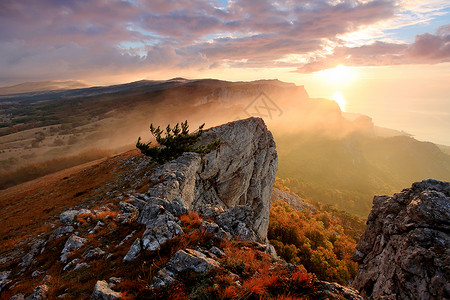 Ai-Petri山日出 乌克兰克里米亚 阿卢普卡 克里米亚背景图片