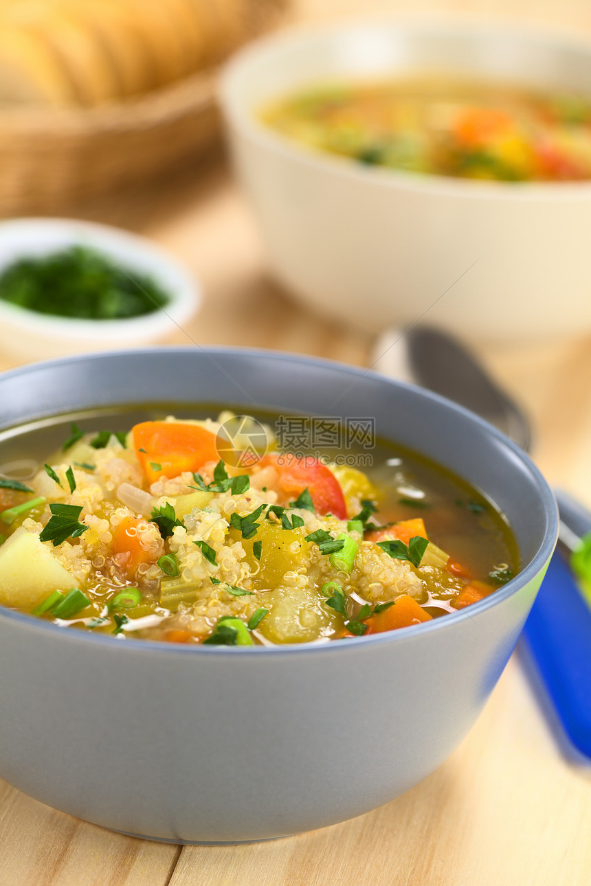 蔬菜奎诺亚汤芹菜土豆盘子营养洋葱粮食韭葱食物香菜南瓜图片