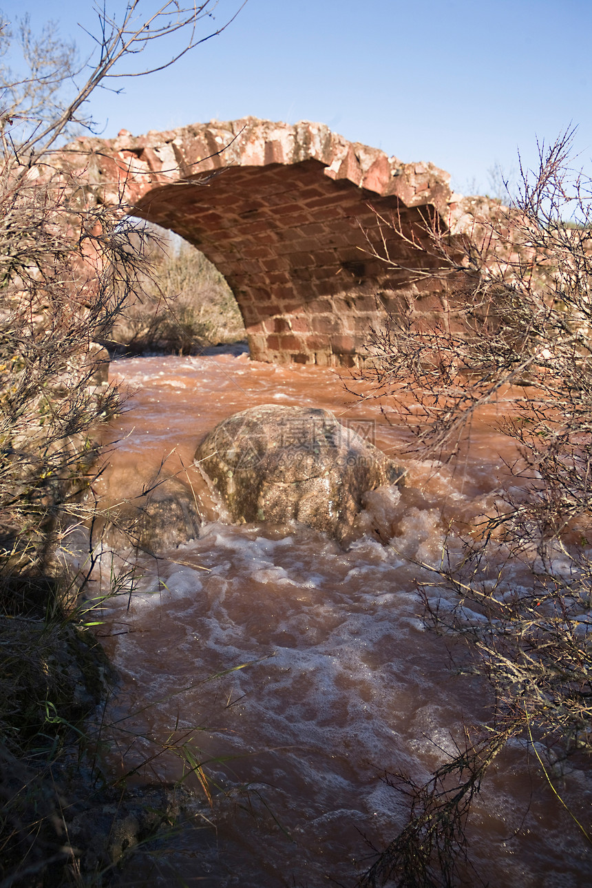西班牙安达卢西亚Jaen省利纳雷斯皮利亚戈罗曼桥电流自然景观遗产流动风景水流图片
