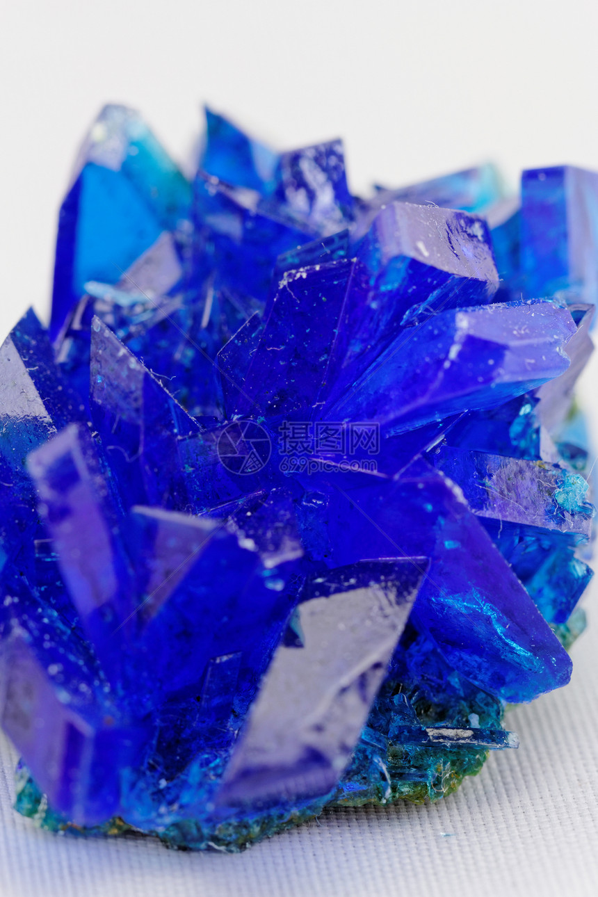 蓝三酚水晶体硫酸铜矿物奢华水晶化学硫酸盐宏观实验室科学玻璃结晶图片
