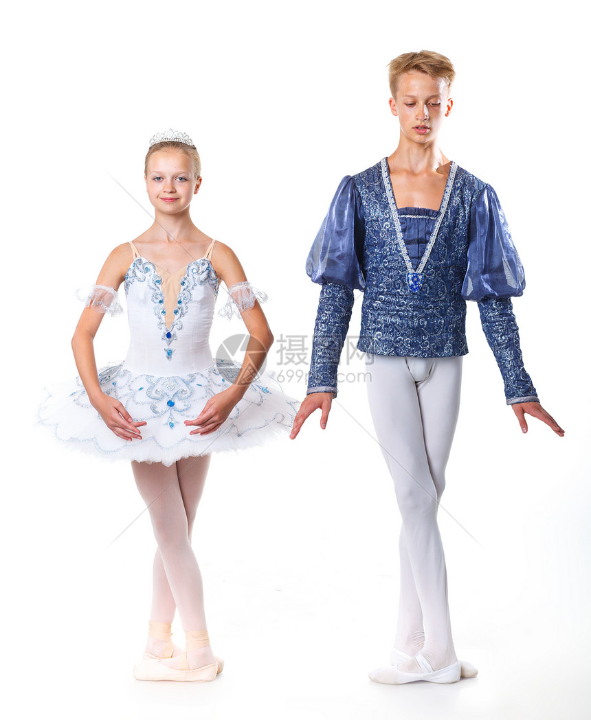 几个芭蕾舞者装扮衣服青少年裙子演员女孩运动夫妻男生男性冒充图片