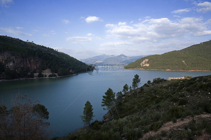 西班牙Jaen省Tranco水库占其容量89的全景 分布在西班牙Jaen省堤防水电建筑学水文淡水贮存死水工程液压自然保护区图片