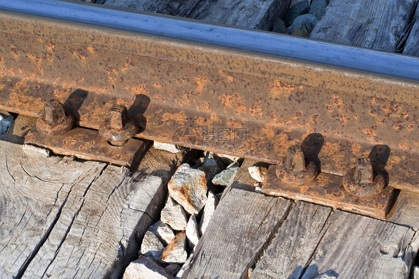 与旧铁路铁轨螺丝钉的详情氧化木头水泥金属火车螺丝图片