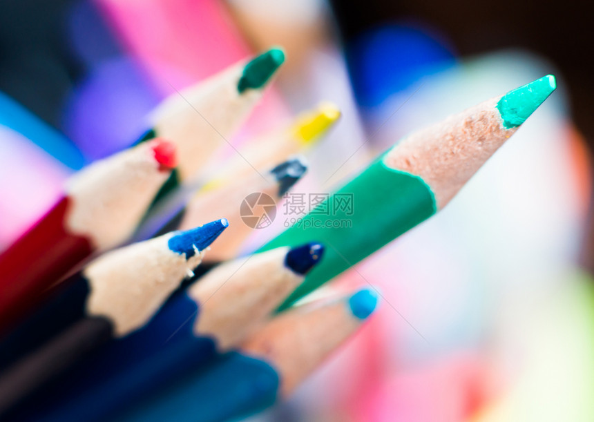 彩色铅笔特写乐器团体蓝色彩虹光谱紫色教育橙子工具艺术图片