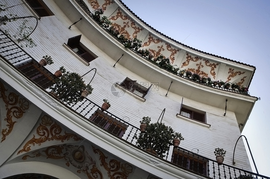 卡比尔多广场当代建筑的细节 升起在圣米格尔学院占据的地方 该学院属于西班牙塞维利亚大教堂的章节装修房子花盆中心城市蓝色街道阳台天图片